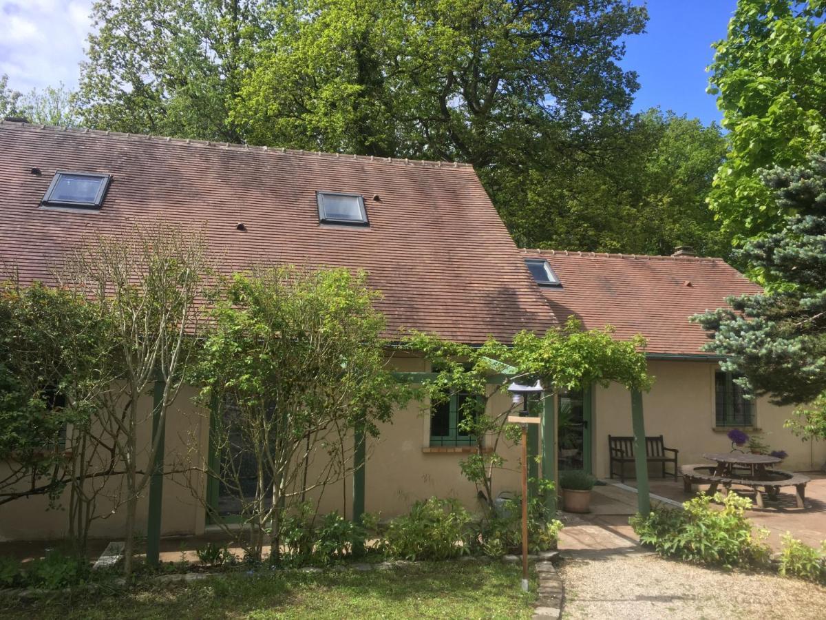 Gite D'Etape Du Tilleul, 4-8 Personnes La Celle-les-Bordes Exterior photo
