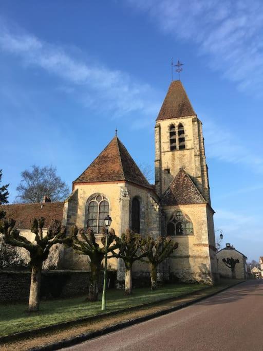 Gite D'Etape Du Tilleul, 4-8 Personnes La Celle-les-Bordes Exterior photo