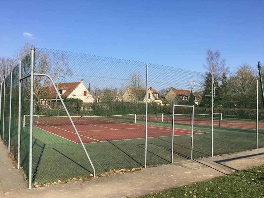 Gite D'Etape Du Tilleul, 4-8 Personnes La Celle-les-Bordes Exterior photo